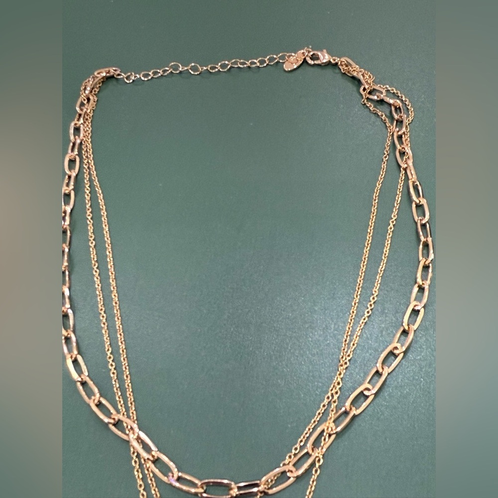 LAID BACK LARIAT NECKLACE IN GOLD
8 Other Reasons - Picture 4 of 6